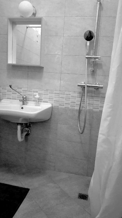 Tra MENTA e MELIGA Hotel Carignano  Bagian luar foto