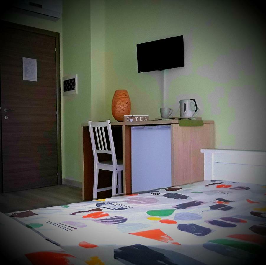 Tra MENTA e MELIGA Hotel Carignano  Bagian luar foto