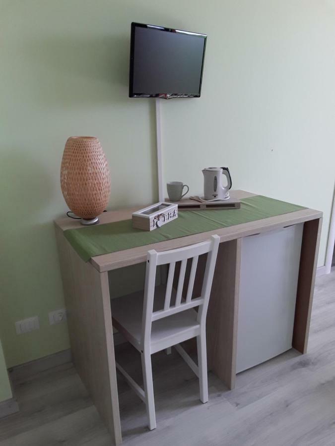 Tra MENTA e MELIGA Hotel Carignano  Bagian luar foto
